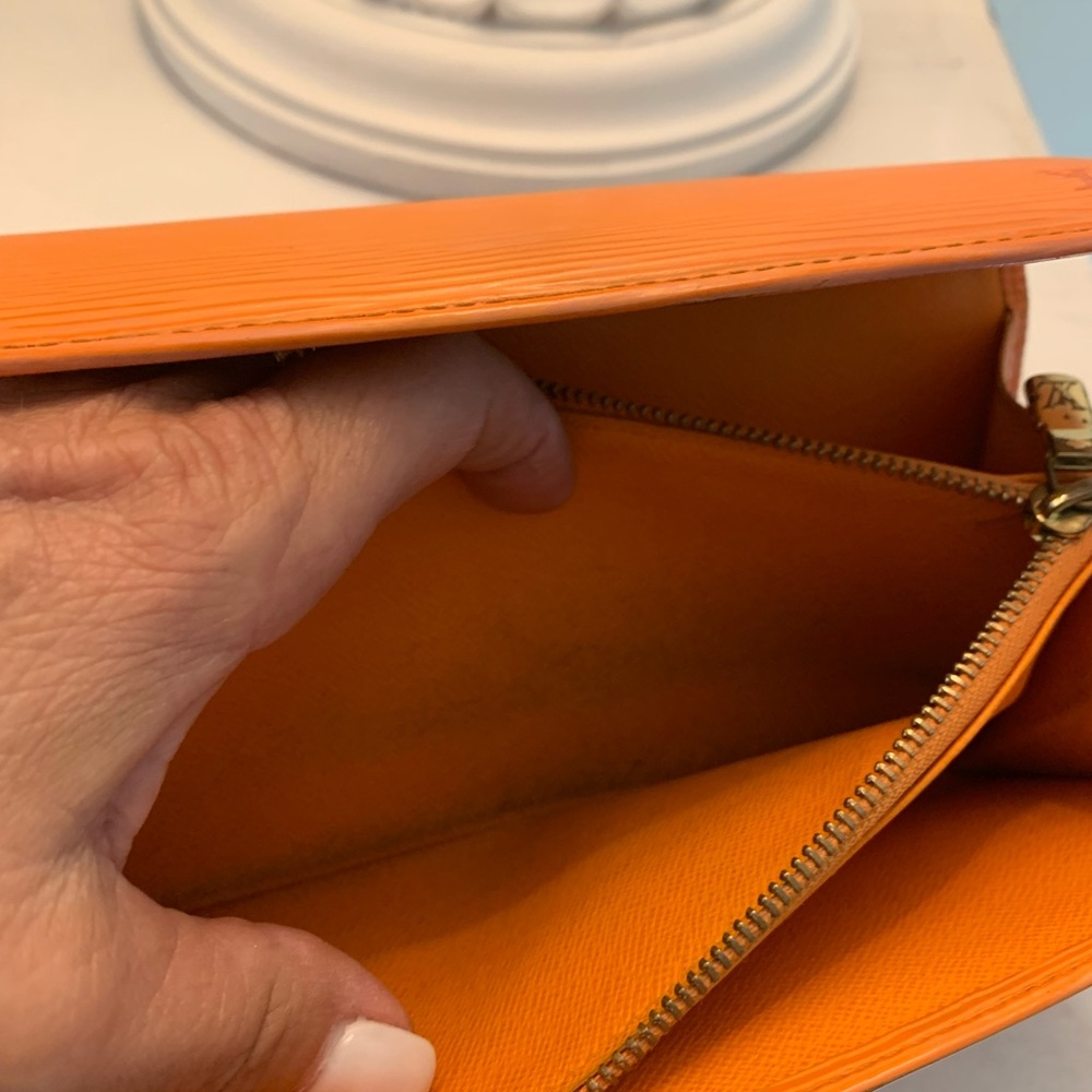 Louis Vuitton Epi wallet - Picture 6 of 6